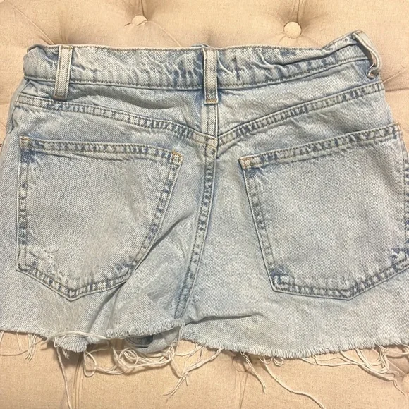 High wasted light wash shorts - Picture 3 of 3